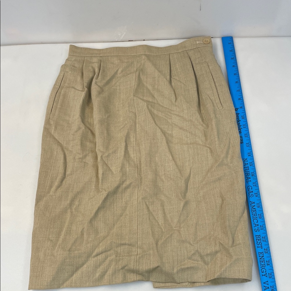 Jaeger Women's Tan Pencil Skirt size 10 has bad zipper